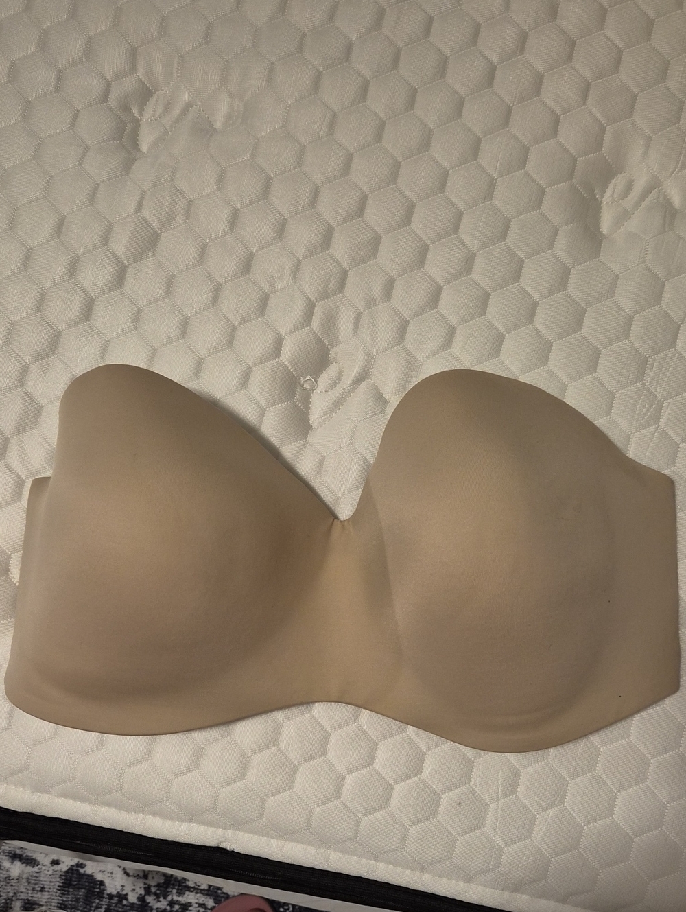 Vanity Fair Strapless Molded Bra in Nude